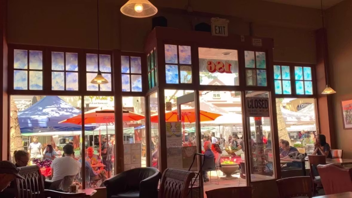 People outside cafe with umbrellas