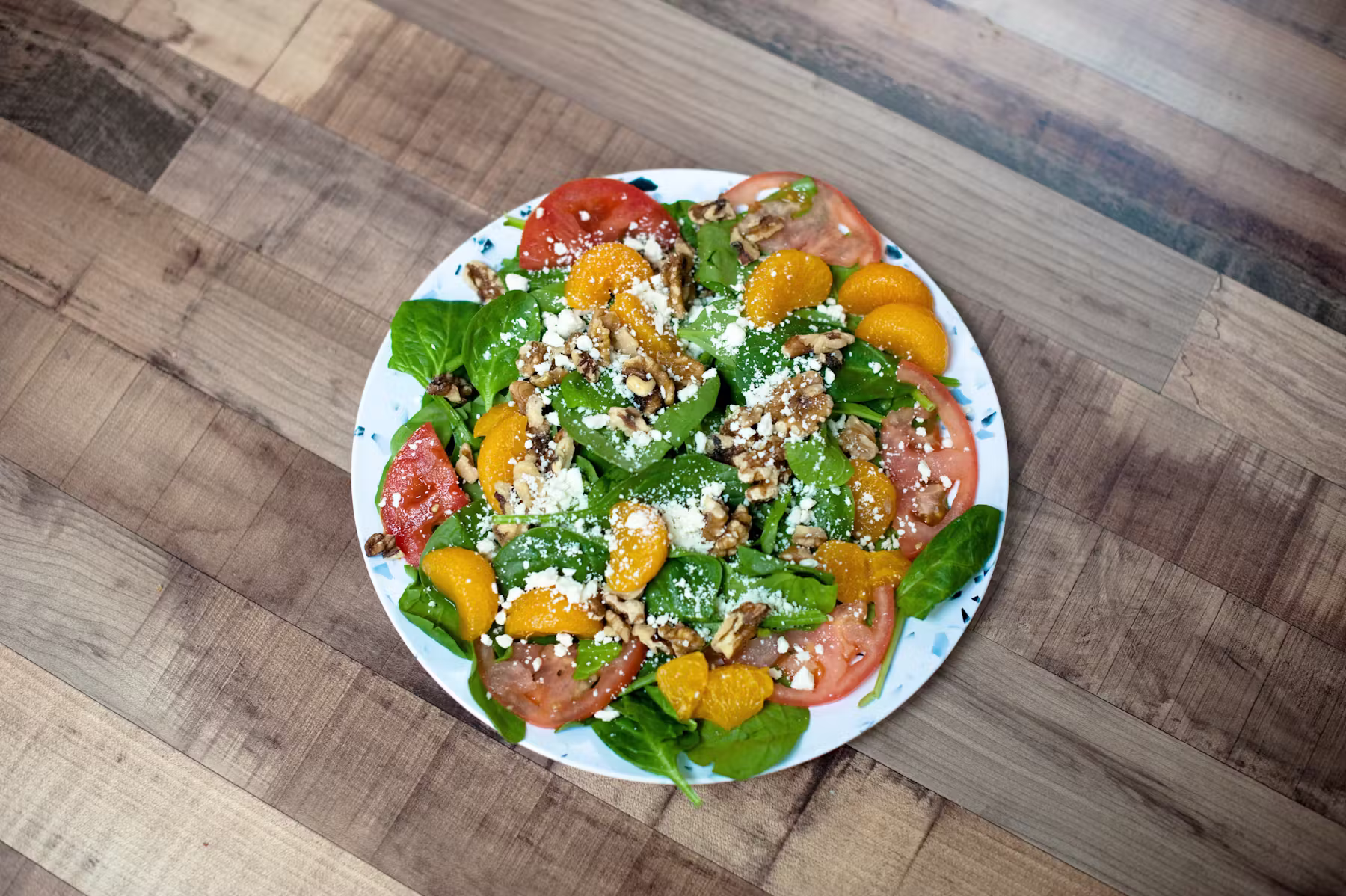 Fresh spinach salad with tomatoes and oranges
